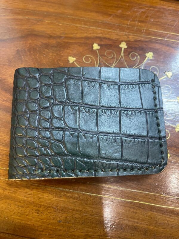 WALLET IN CROCODILE ARTICLE