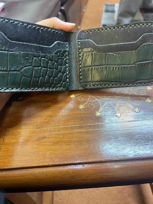 WALLET IN CROCODILE ARTICLE - Image 2